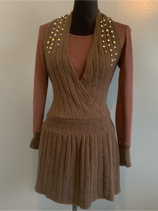 Charlotte Russe Dresses & Skirts - Charlotte Russe Brown Ribbed Knit Long Sleeve Dress with Gold Studs